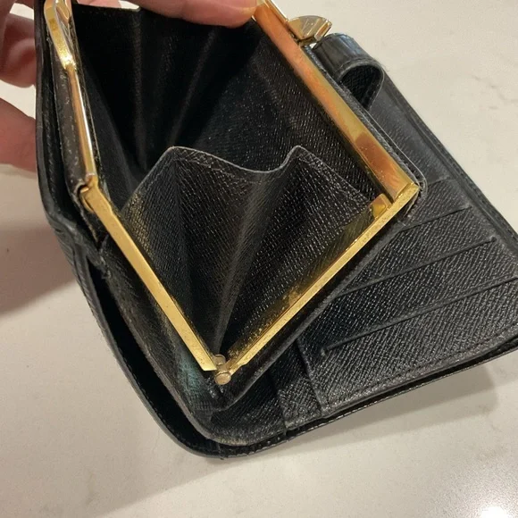 Louis Vuitton EPI Kisslock Wallet Black - Picture 14 of 16